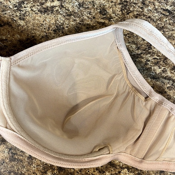 Amoena Mastectomy Bra 40C - Picture 2 of 3